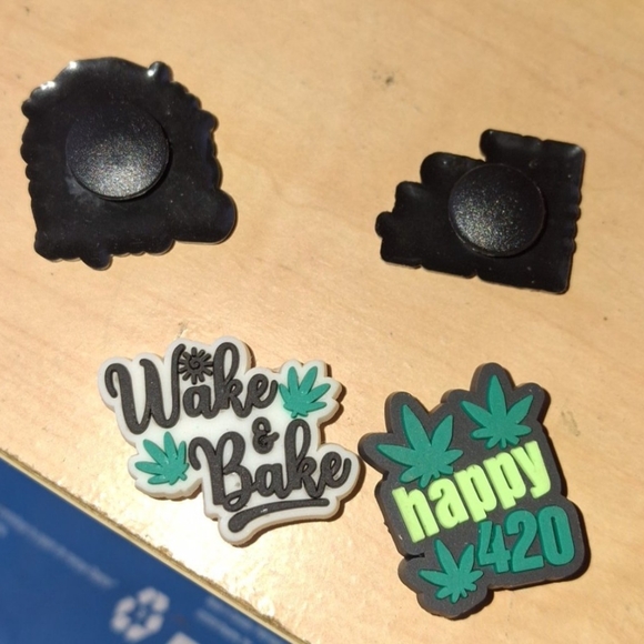 🍁 3 for 28 - Crocs Jibbitz 420 Shoe Charms - Picture 2 of 5